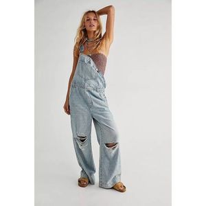 NWT FREE PEOPLE Sz M SUPER SLOUCHY OVERALLS DENIM ONE PIECE TIME WARP BLUE